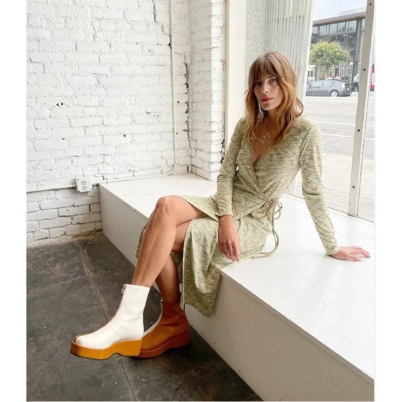 Lisa Says Gah retro-inspired, two-toned platform boots - Picture 2 of 6